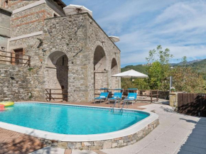 Ancient Farmhouse with private heated hot tub and pool Casola In Lunigiana